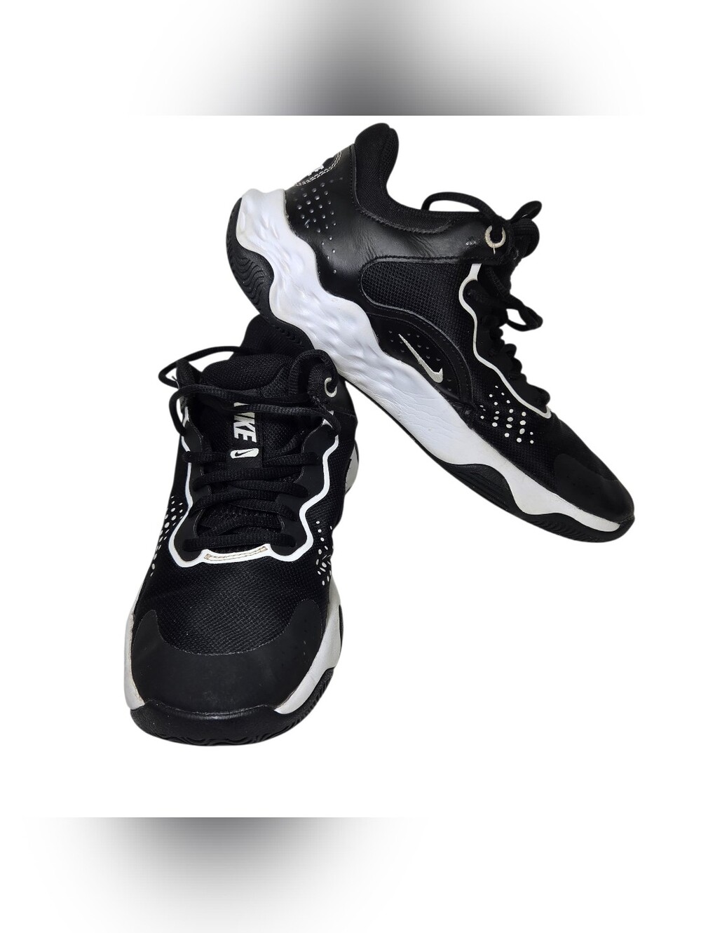 Nike Men’s Black and White Sport Sneakers Size 8